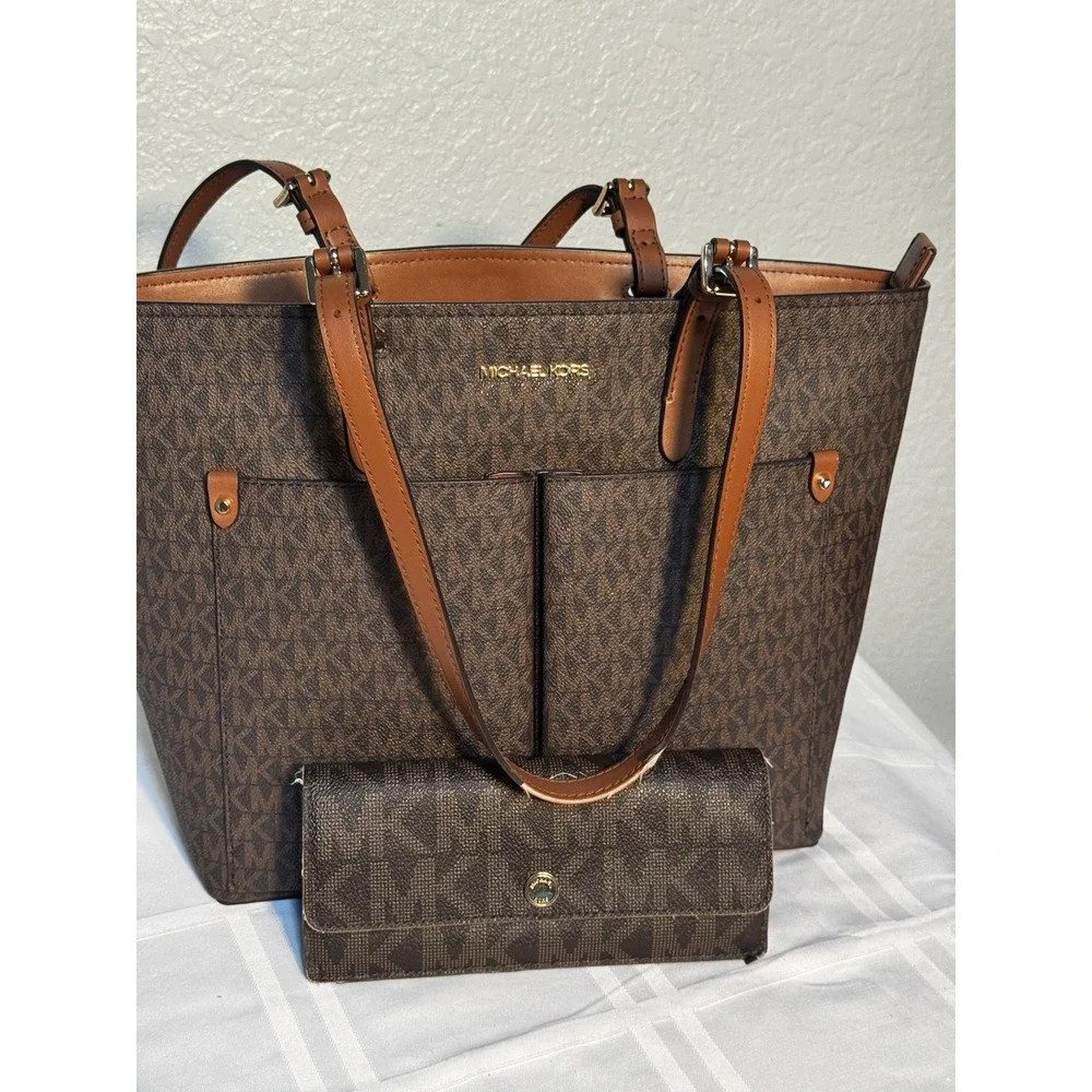Michael Kors Medium Brown Leather Tote Bag with Zip With A Wallet Pre-Owned